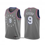 Camiseta Philadelphia 76ers Kyle O'quinn #9 Ciudad Gris