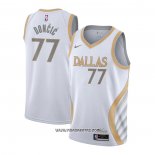 Camiseta Dallas Mavericks Luka Doncic #77 Ciudad 2020-21 Blanco