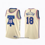 Camiseta Philadelphia 76ers Shake Milton #18 Earned 2020-21 Crema