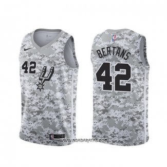 Camiseta San Antonio Spurs Davis Bertans #42 Earned Camuflaje