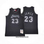 Camiseta Los Angeles Lakers LeBron James #23 Swingman Mitchell & Ness 2018-19 Negro